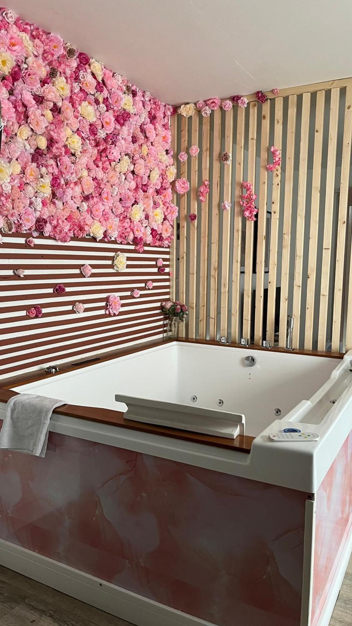 Apparemment Jacuzzi Balneo Centre De * Bordeaux