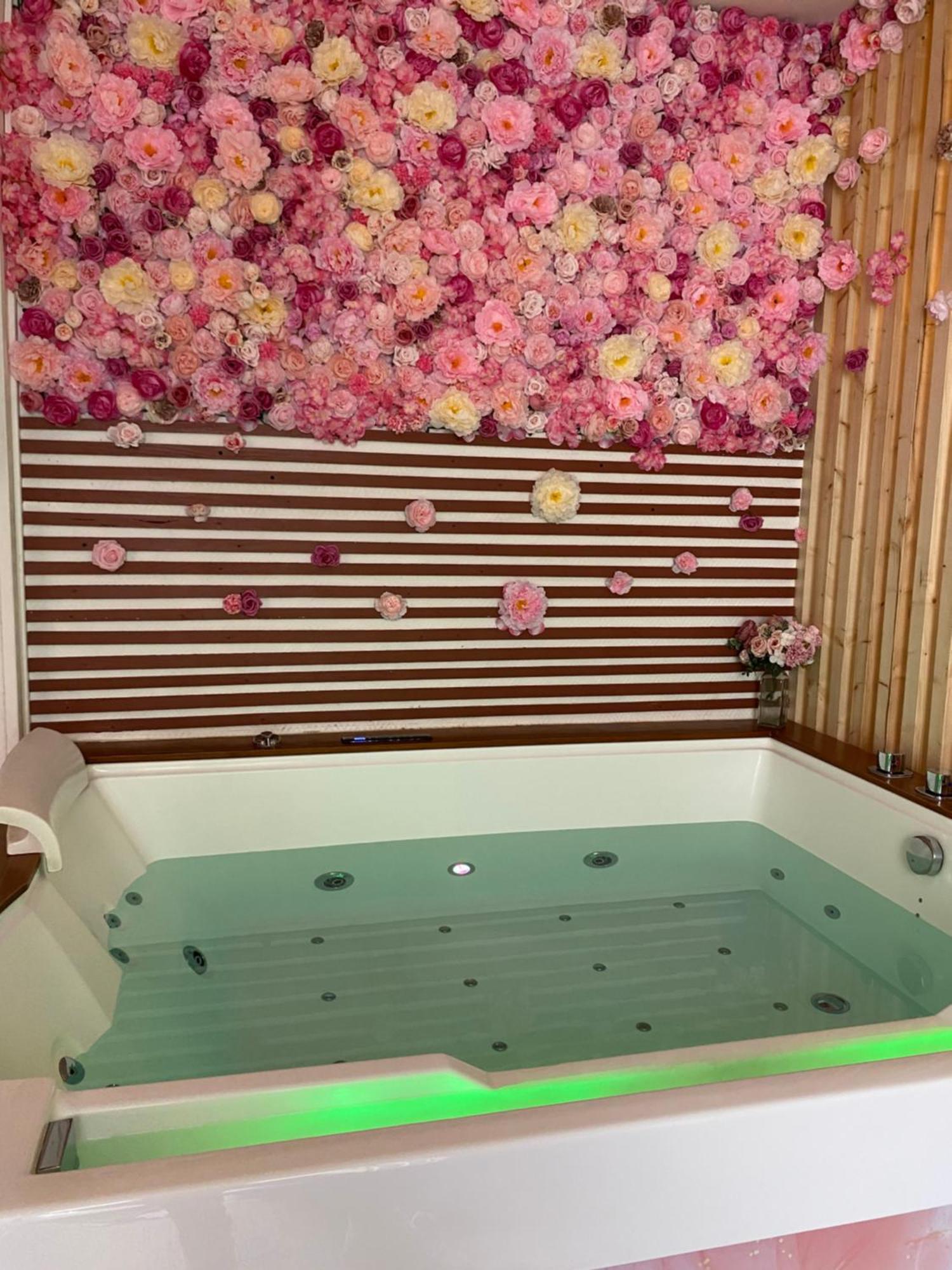 Apparemment Jacuzzi Balneo Centre De Appartement Bordeaux