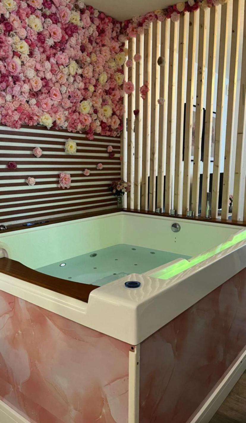 Apparemment Jacuzzi Balneo Centre De *